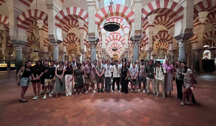 Loyola impulsa el talento emprendedor internacional con el BIP ‘From Prompt to Product’